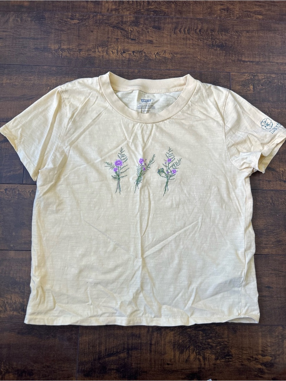 Levi's Cream Short Sleeve Crewneck Tee
